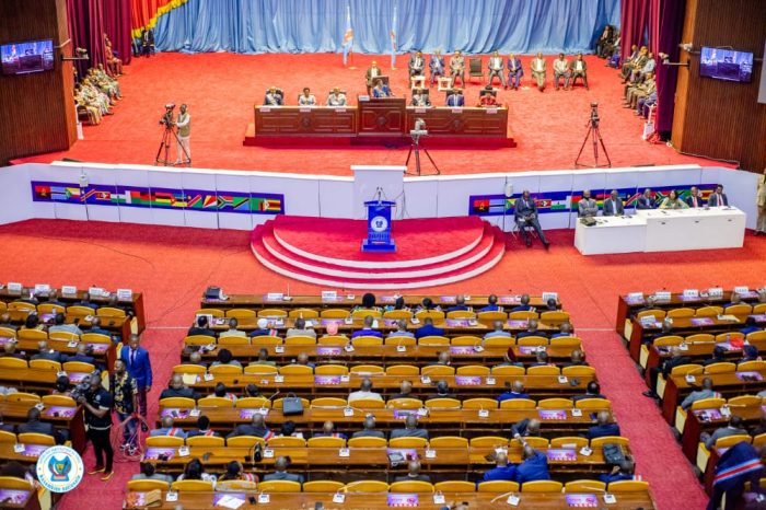 RDC : distribution des postes au sein de l'Union sacrée, cause du report des élections du bureau de l'Assemblée nationale, d'après un député de Katumbi