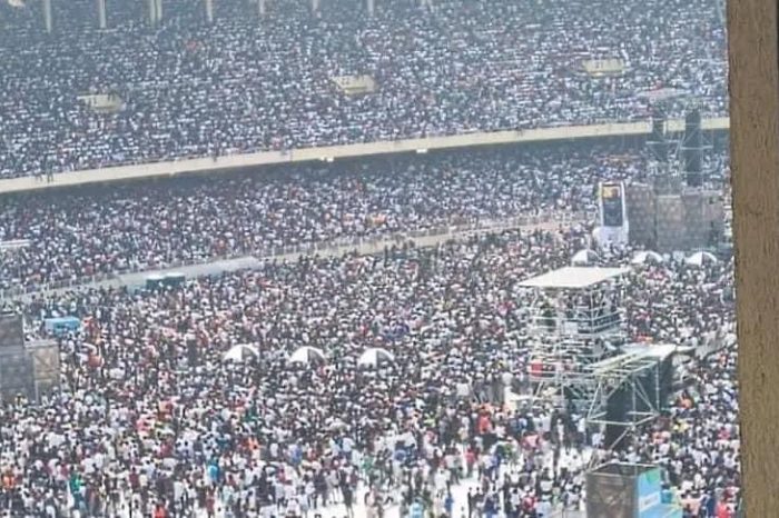 Kinshasa : des morts lors du concert de Mike Kalambay dans un stade de 80 000 places plein à craquer